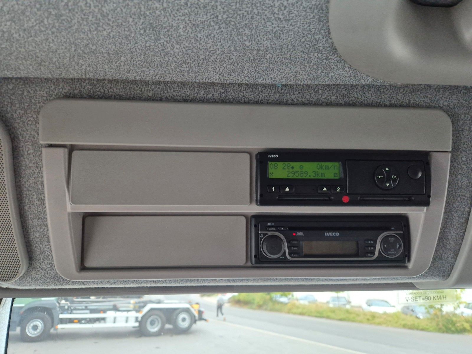 Fahrzeugabbildung Iveco Eurocargo ML100E22WM-BW 4x4 Pritsche L-Haus Bett