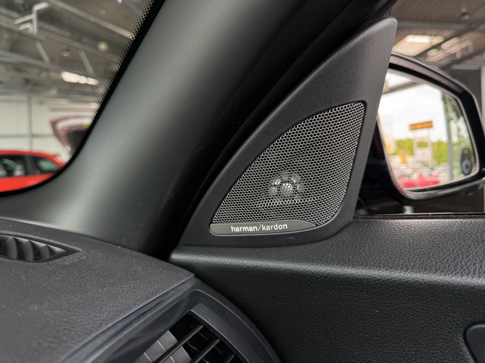 Fahrzeugabbildung BMW 220i Cabrio M Sport H/K LED NAV PDC SHZ 18"