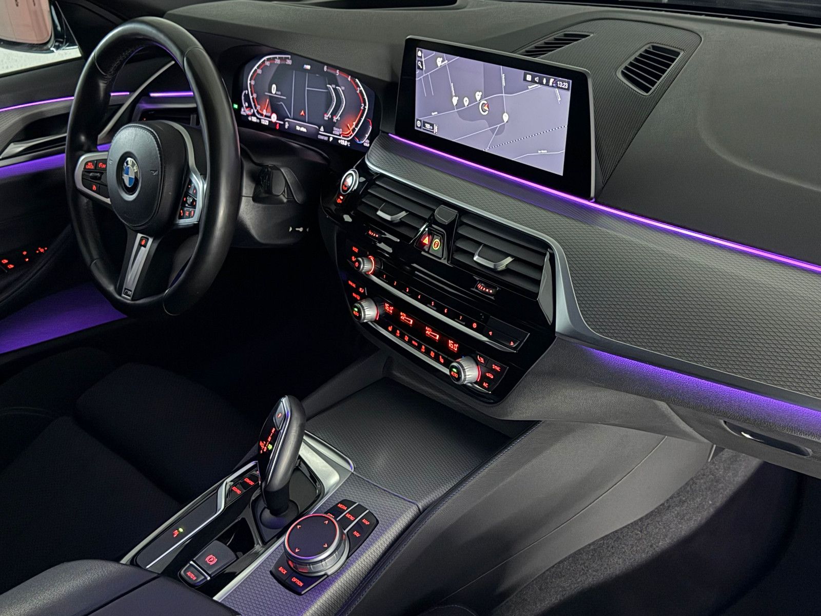 Fahrzeugabbildung BMW 530 d M SPORT/LED/NAVI PROF/STHZ/LIVE COCKPIT