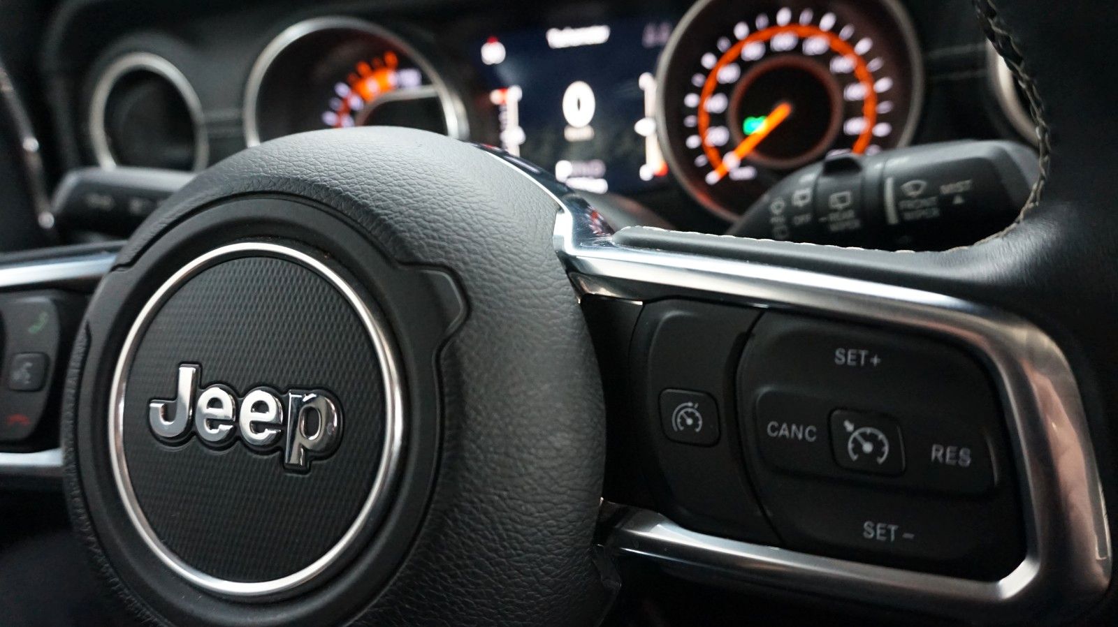 Fahrzeugabbildung Jeep Wrangler Unlimited Sahara TÜV neu Cabrio
