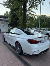 BMW M4 Coupé M4 - BMW M4 mit Benzin-Antrieb: Sportwagen