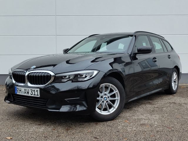 BMW 320i Touring Advantage