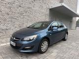Opel Astra J Lim. 5-trg. Selection TÜV - Opel Astra bis 4.000 Euro