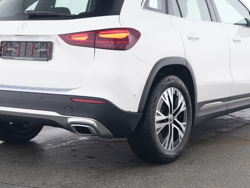 Fahrzeugabbildung Mercedes-Benz GLA 200 Progressive*AHK*Pano*LED*Kamera*CarPlay*