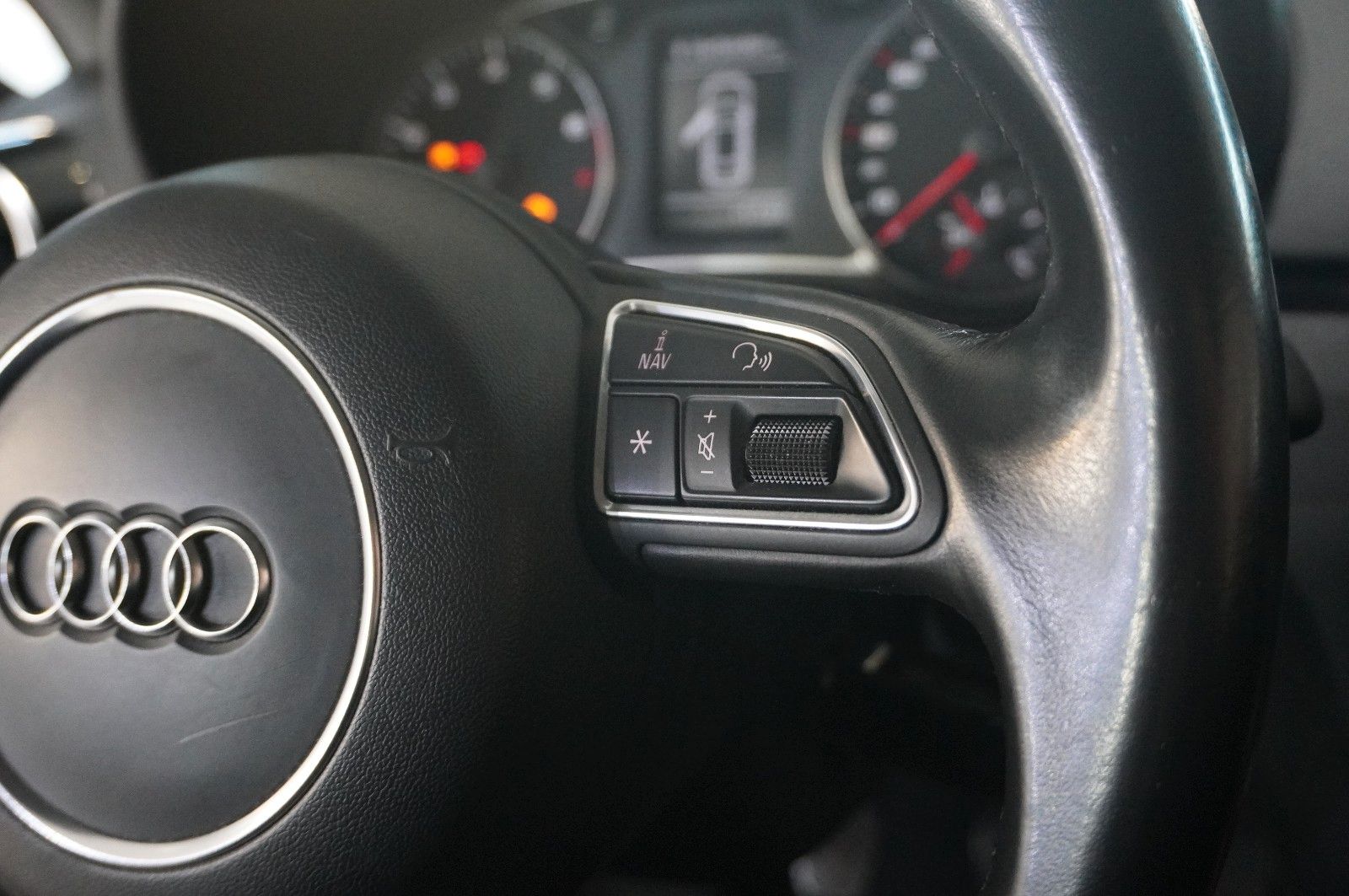 Fahrzeugabbildung Audi A1 1.4 TFSI NAVI/BI-XENON/SHZ/SPORT/PDC/TEMP/AHK