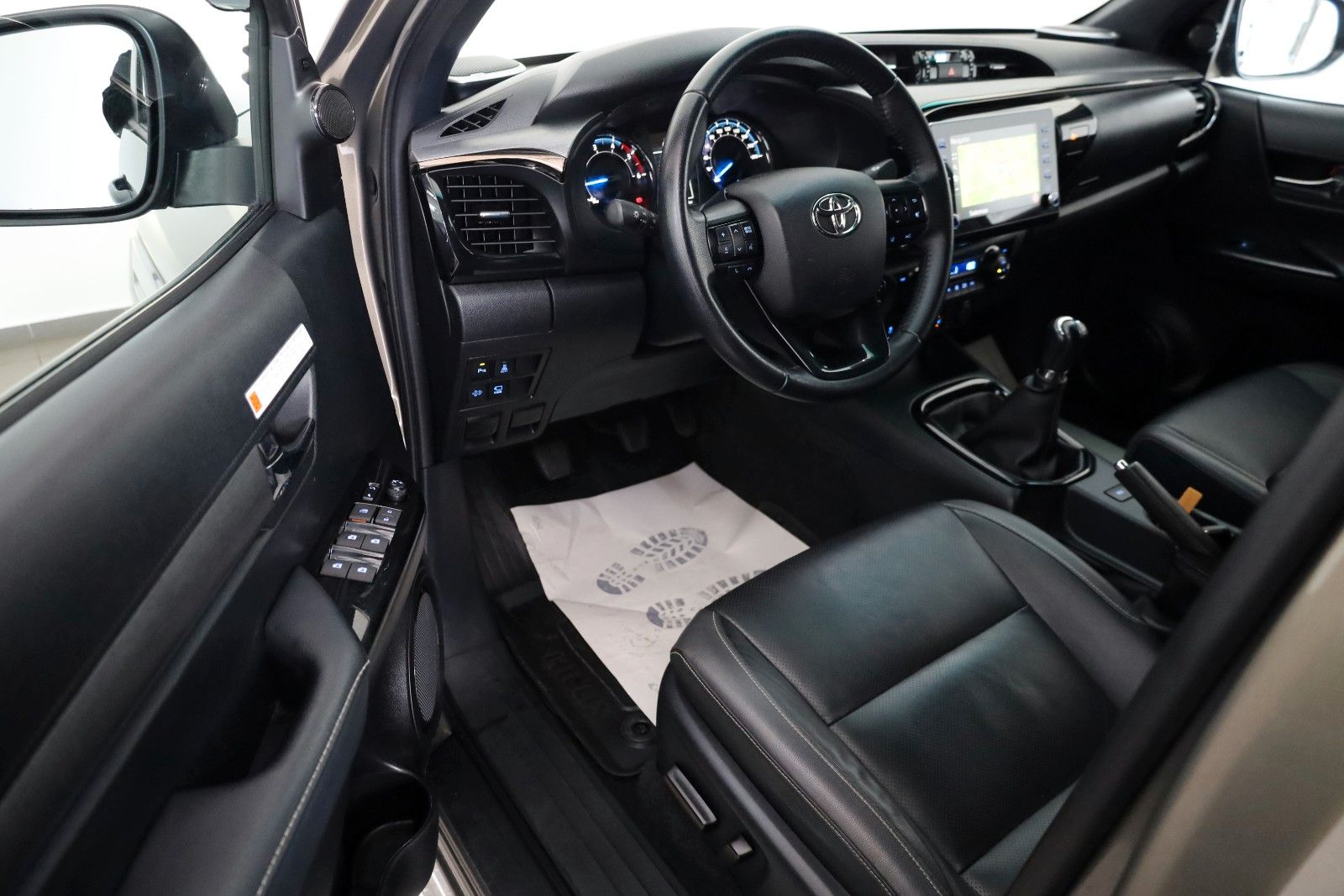 Fahrzeugabbildung Toyota Hilux 2.8 D-4D Invincible,Navi,ACC, HardTop, AHK