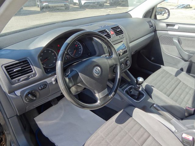 Fahrzeugabbildung Volkswagen Golf V Lim. Tour/Klima/PDC/Alu/