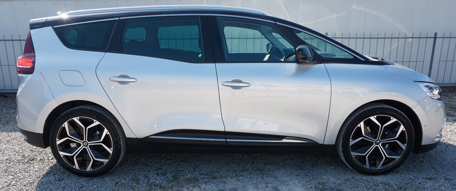 Fahrzeugabbildung Renault Renault Scenic IV Grand Techno, Kamera, LED