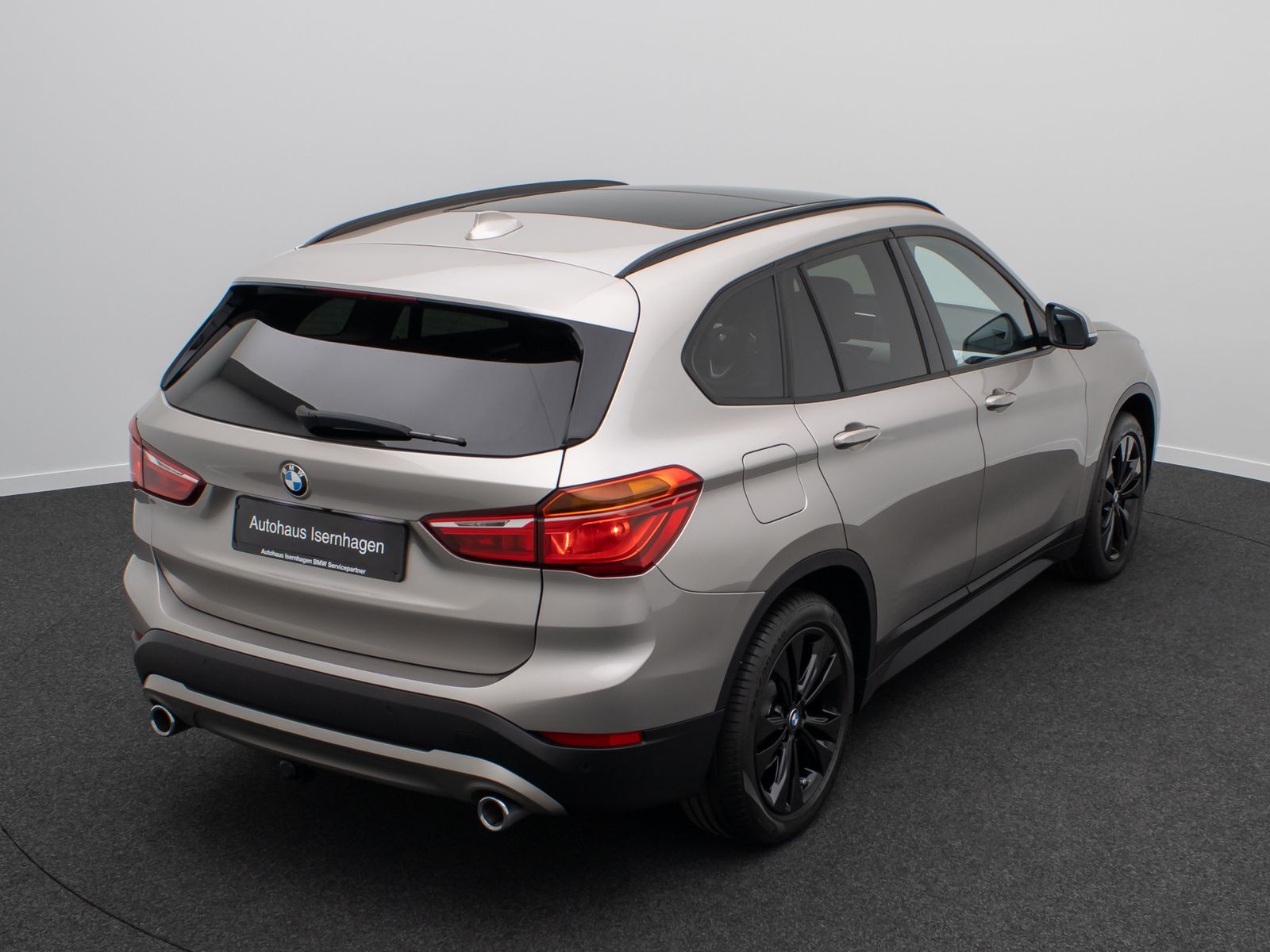 Fahrzeugabbildung BMW X1 xD18d Panorama Kamera DAB HiFi MSport Leder