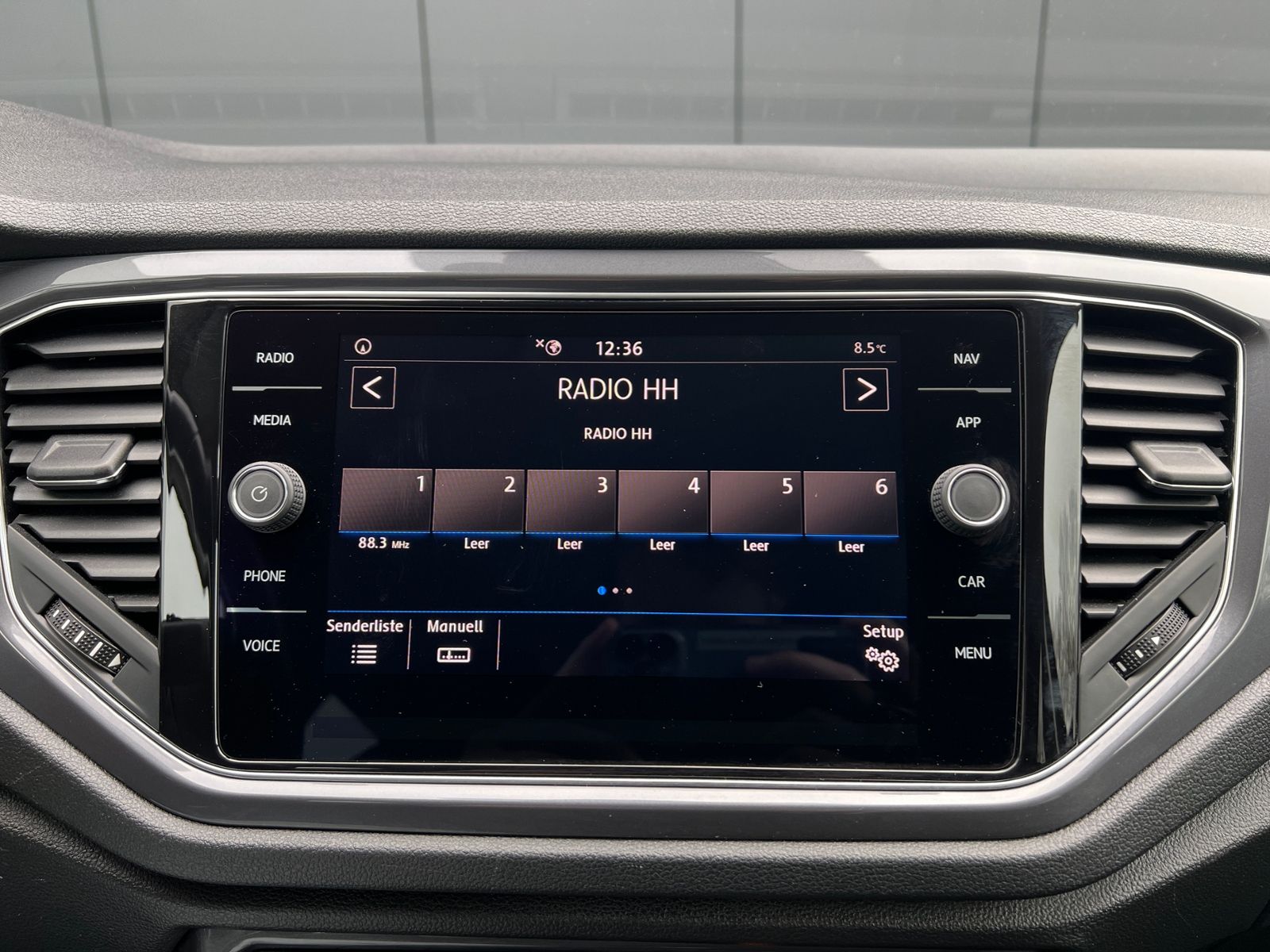 Fahrzeugabbildung Volkswagen T-Roc R-Line 1.5 TSI IQ.DRIVE *AHK, Climatronic,