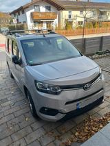 Toyota Proace City 1,2-l-Turbo 96kW  Team Deutsch... - Toyota Proace City mit Benzin-Antrieb: Automatik