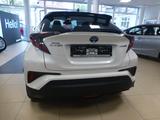 Toyota C-HR 1,8 Hybrid - weiße Toyota C-HR