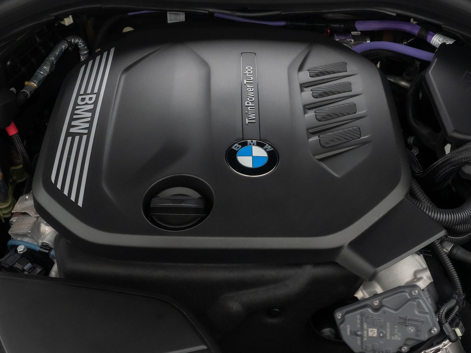 Fahrzeugabbildung BMW 520d DAB Kamera AHK Panorama HUD Leder Standheiz