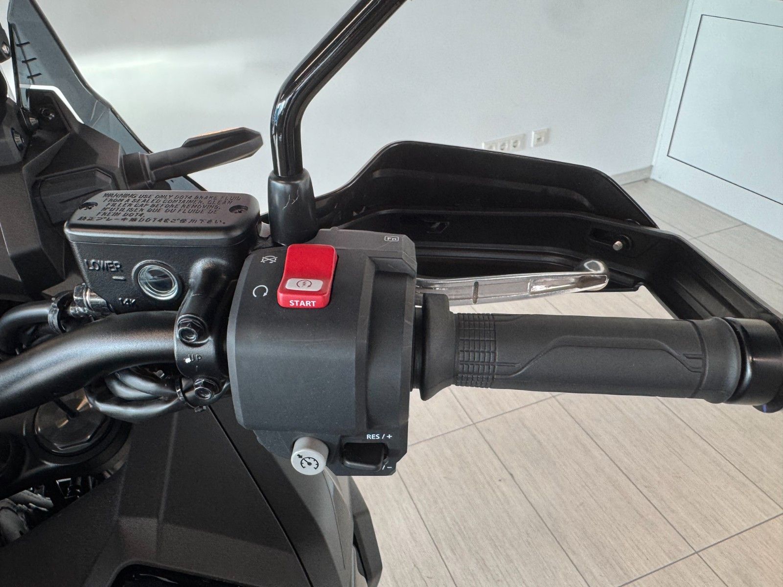 Fahrzeugabbildung Honda Africa Twin CRF 1100 ES, elektrisches Fahrwerk