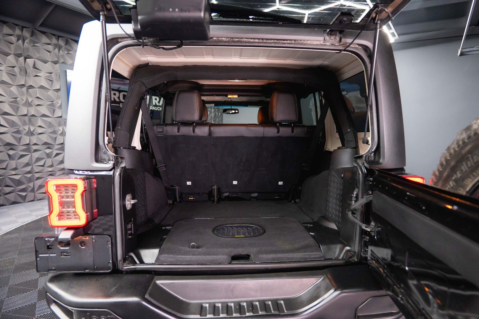 Fahrzeugabbildung Jeep Wrangler 3.6 V6 UNLIMITED SPORT OFFROAD 4x4 LED