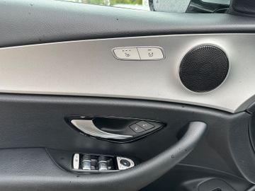 Fahrzeugabbildung Mercedes-Benz E 250 Limousine Avantgarde Pano