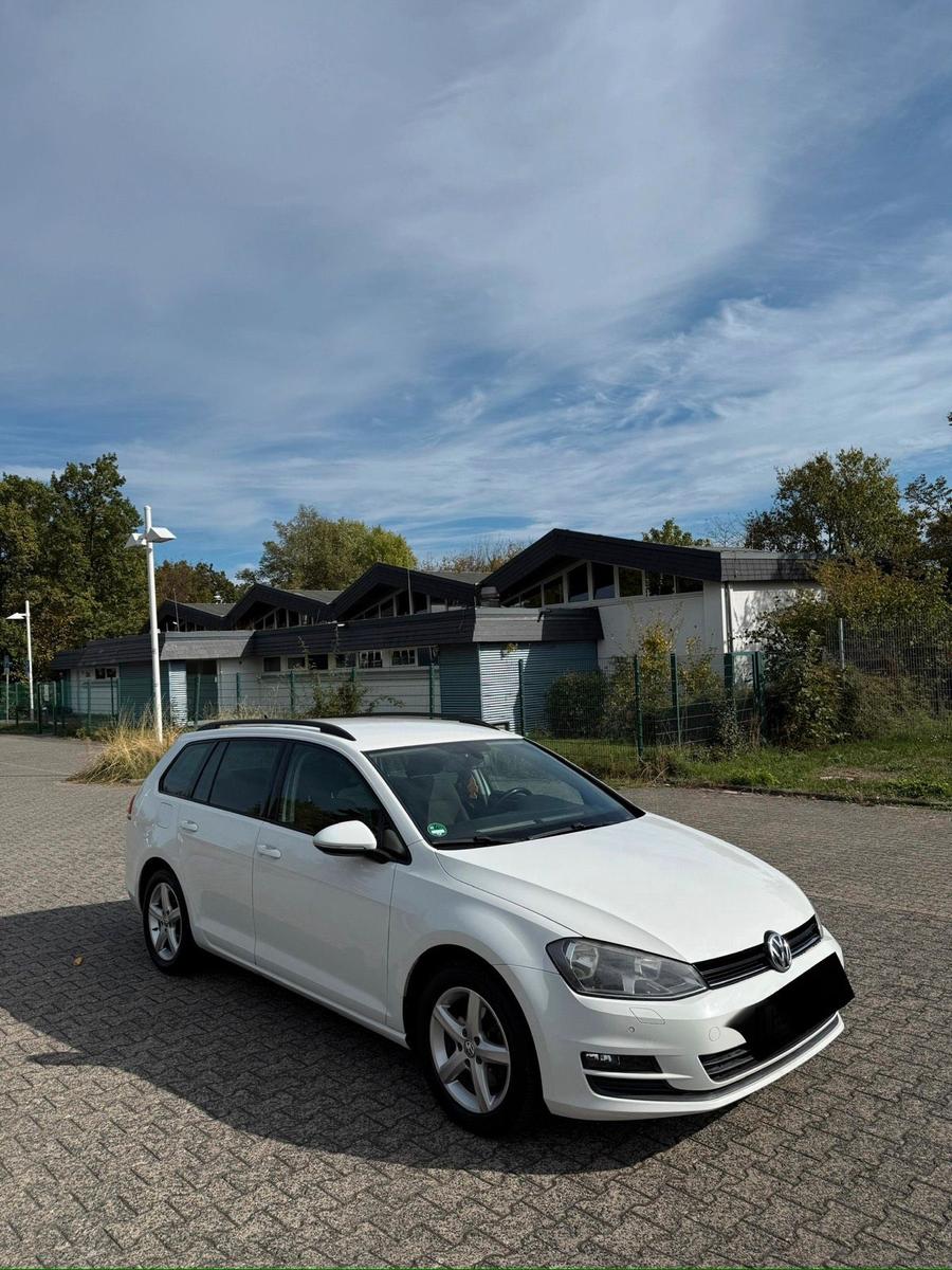 Volkswagen Golf 2014 — rear view
