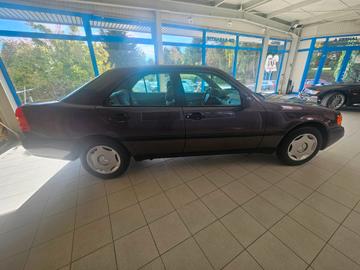 صورة 2 لـ 1993 Mercedes-BENZ C 220