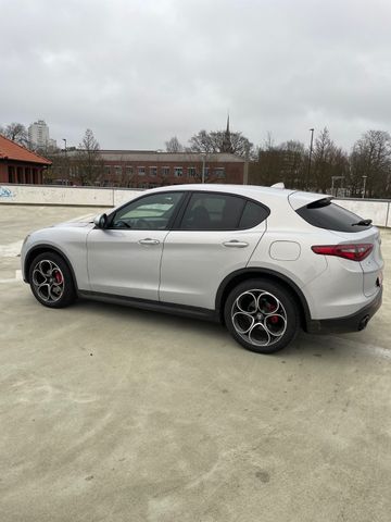 Alfa Romeo Stelvio Q4 AT8 VELOCE Paket AHK Leder ROT