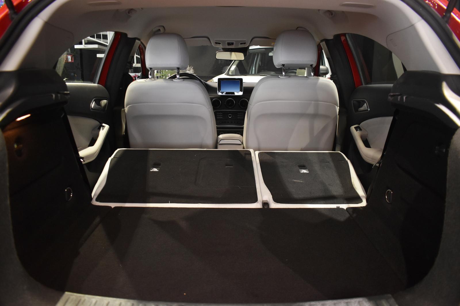 Mercedes-Benz A 180 7G LED LEDER-SPORTSI NAV KAM SPUR TEMPO SH