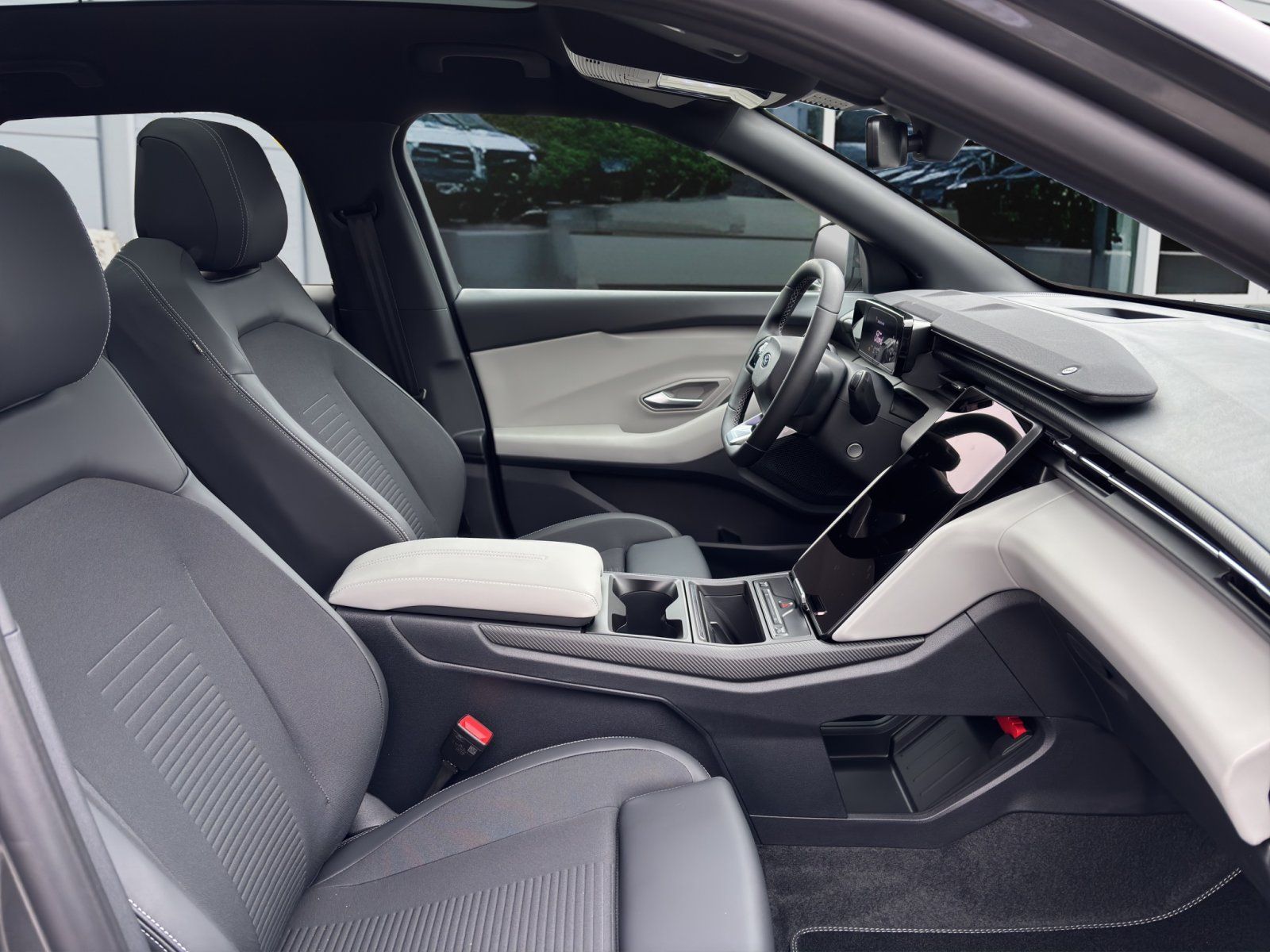 Fahrzeugabbildung Ford Explorer eMotor Premium RWD