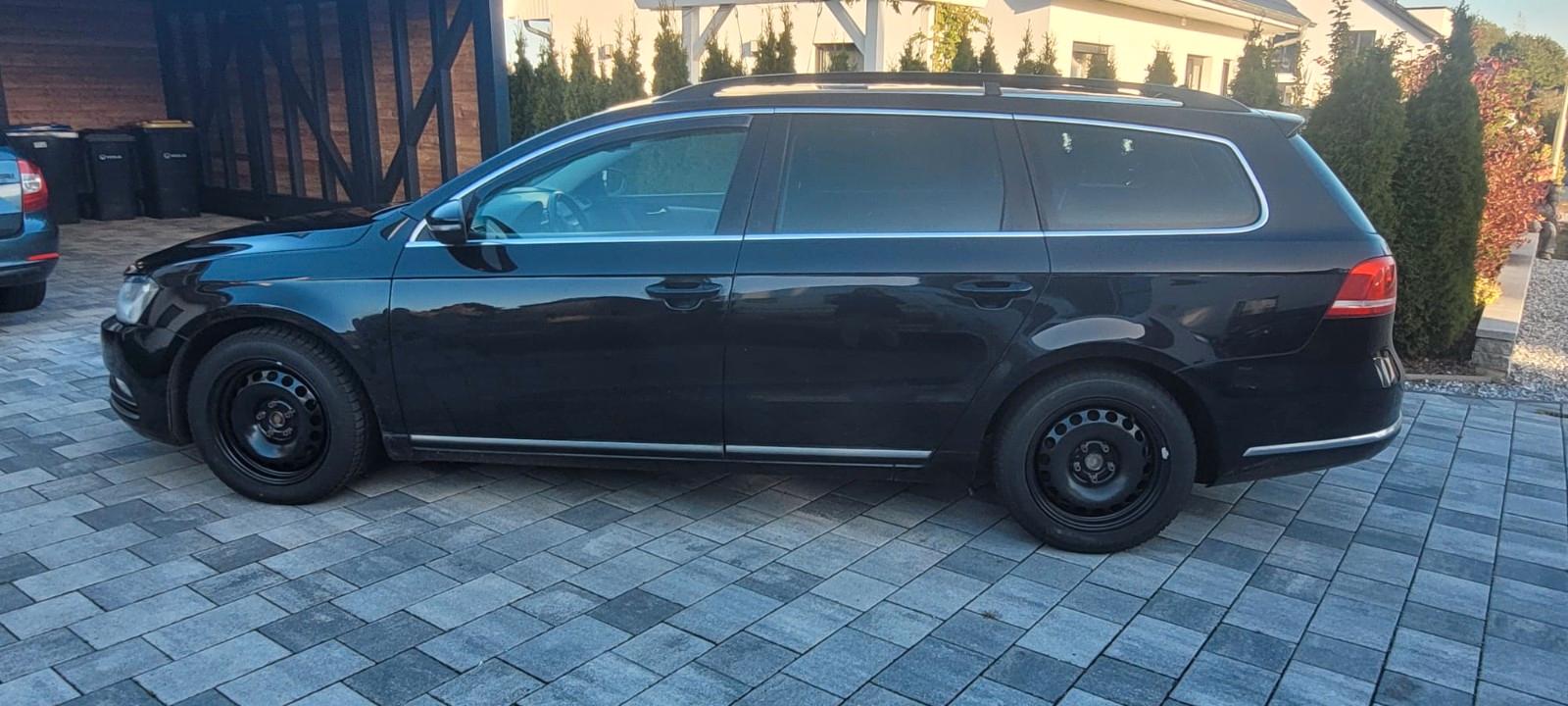 Volkswagen Passat 2011 — салон
