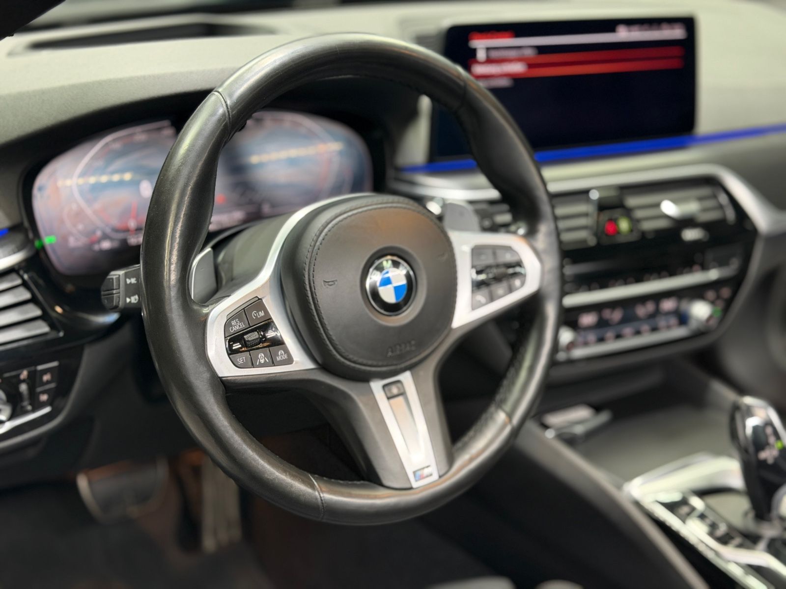 Fahrzeugabbildung BMW 540d xDrive M Sport|LASER|PANO|20"|AHK|ACC|VOLL