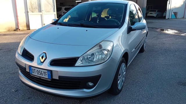 Renault clio 3P-1.2 benz-full-2009