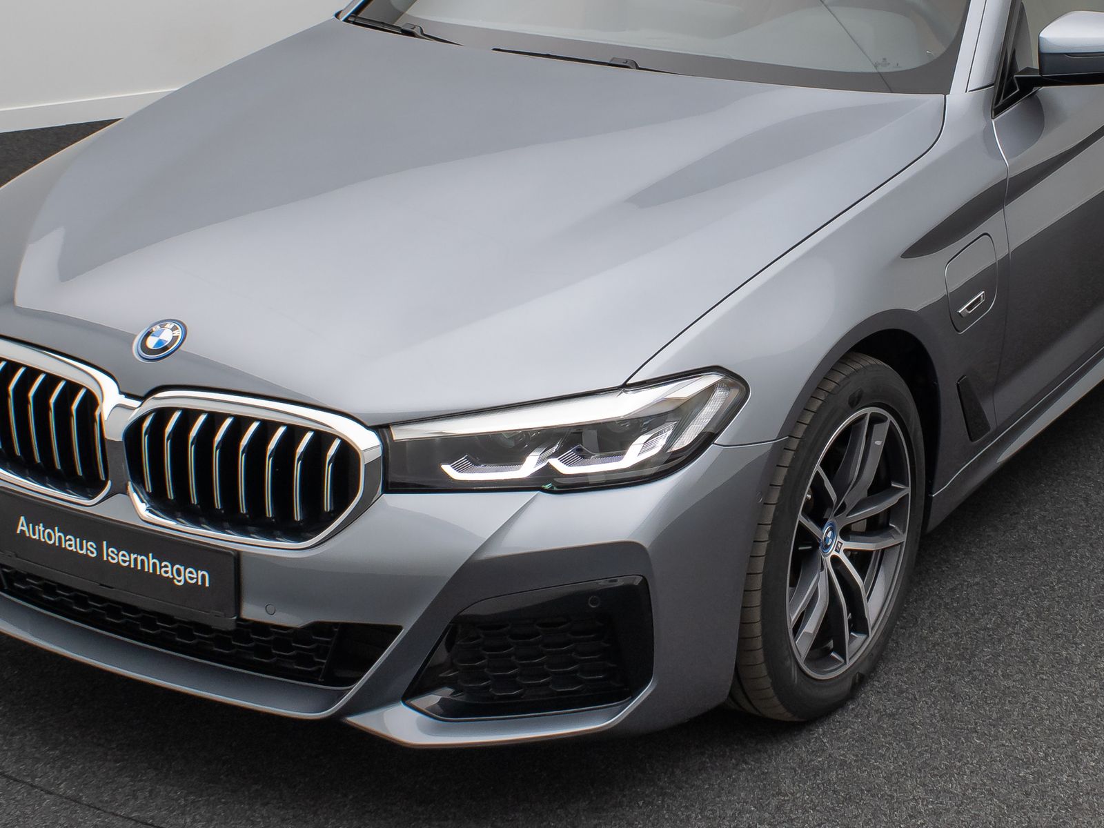 Fahrzeugabbildung BMW 530e M Sport DAB Kamera AHK Memory Alarm 18Zoll
