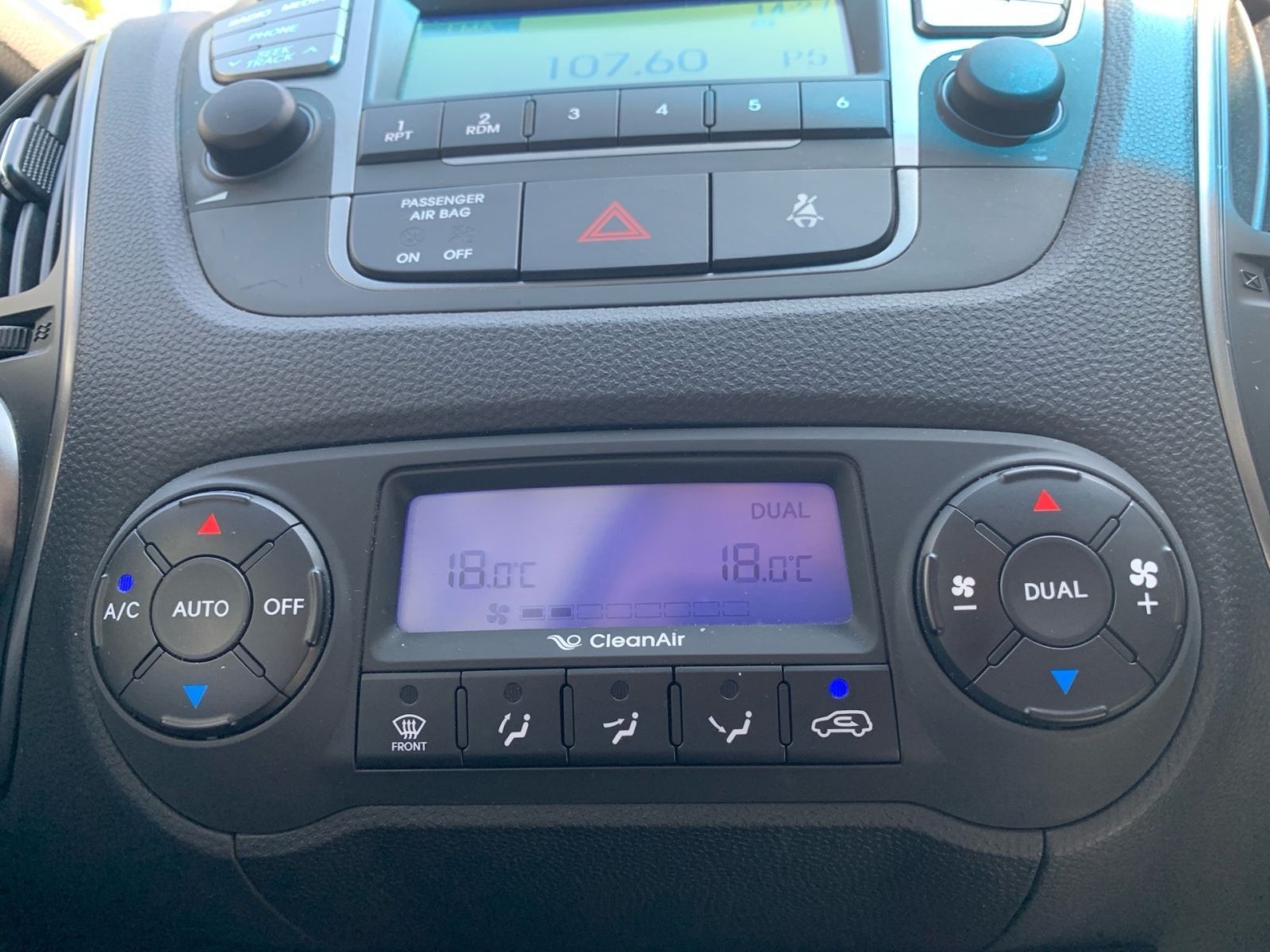 Fahrzeugabbildung Hyundai ix35 1.6 GDI 8-Fach Bereift Teilleder EXPORT