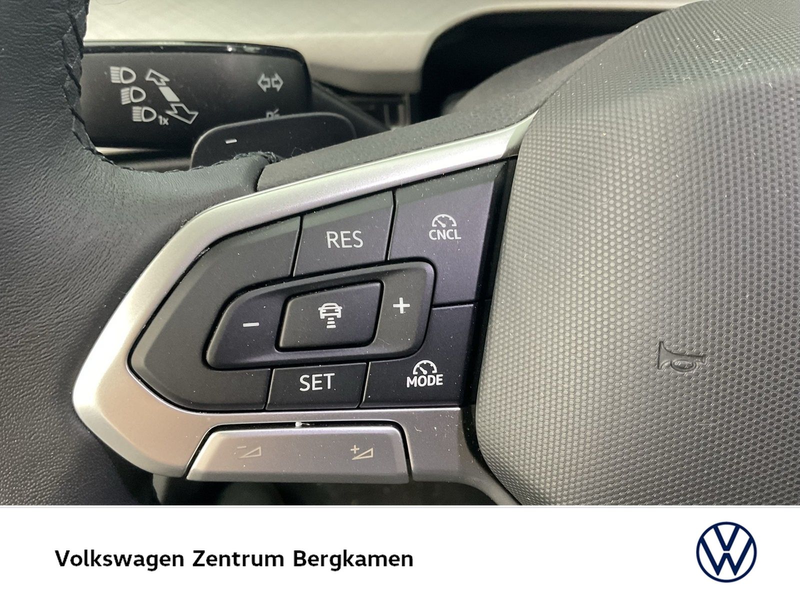 Volkswagen Golf VIII 1.5 eTSI LIFE CAM ACC CARPLAY SITZHEIZ foto 15