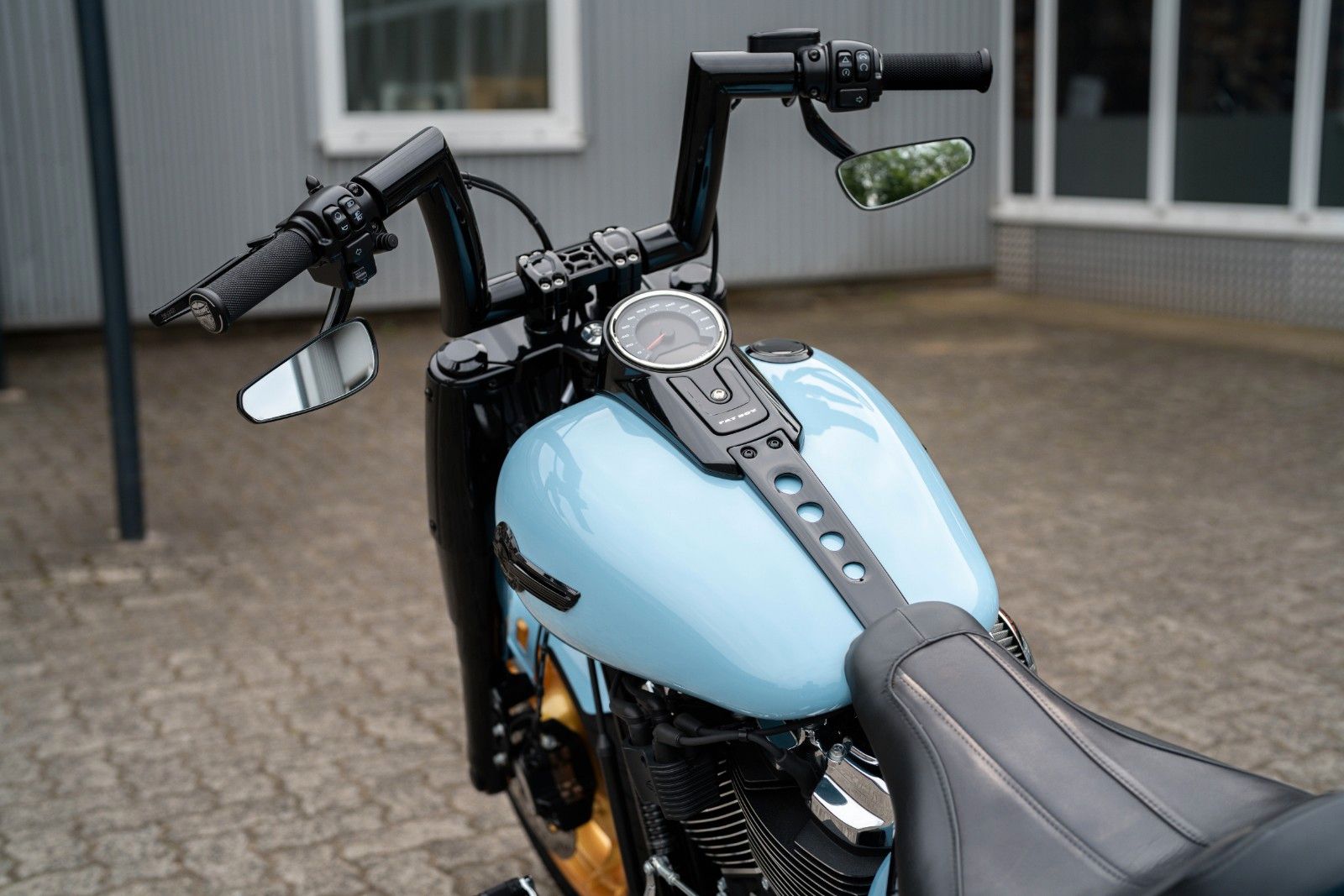Fahrzeugabbildung Harley-Davidson Light Blue FAT BOY FLFBS 114 - Jekill & Hyde-