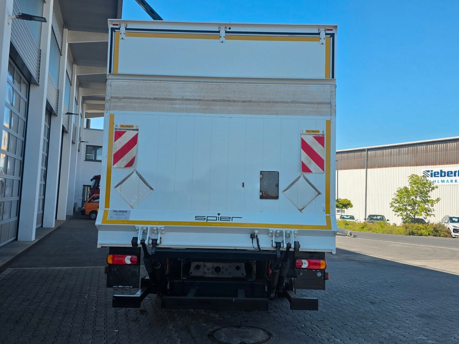 Fahrzeugabbildung Iveco Eurocargo ML120E25 LBW Palfinger 1.500kg Klima