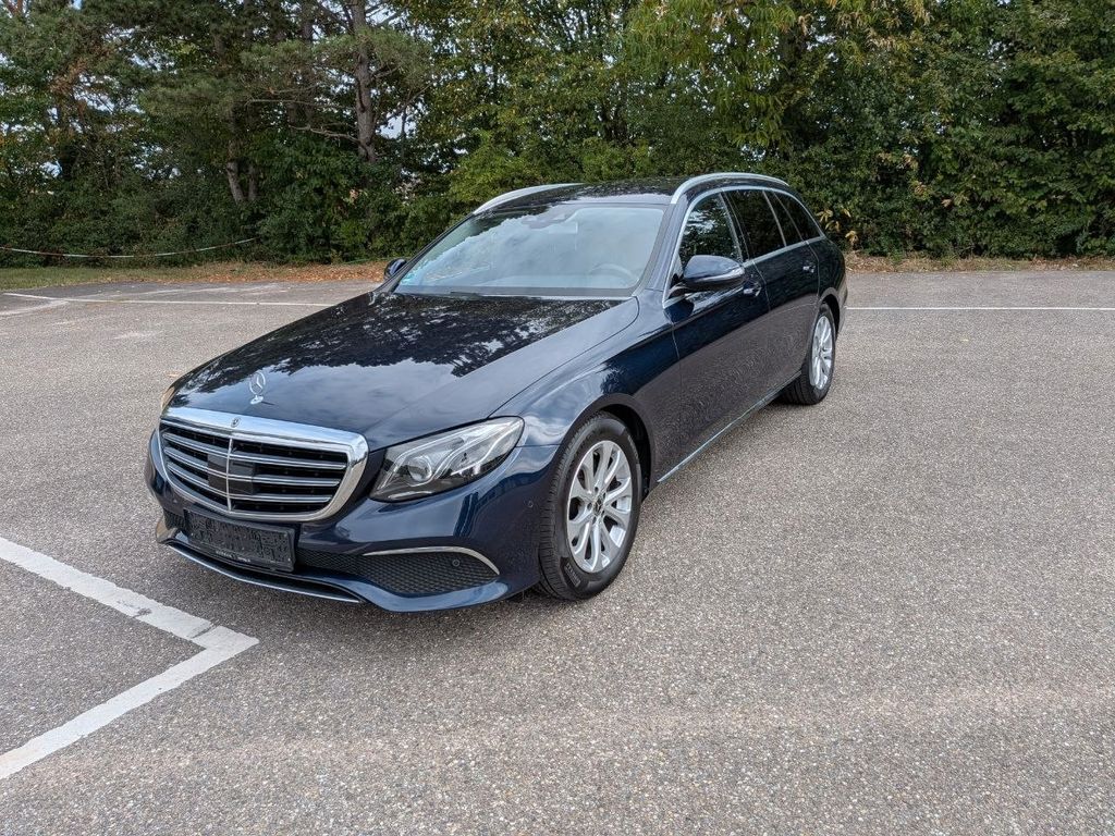 Image of Mercedes-Benz E 220