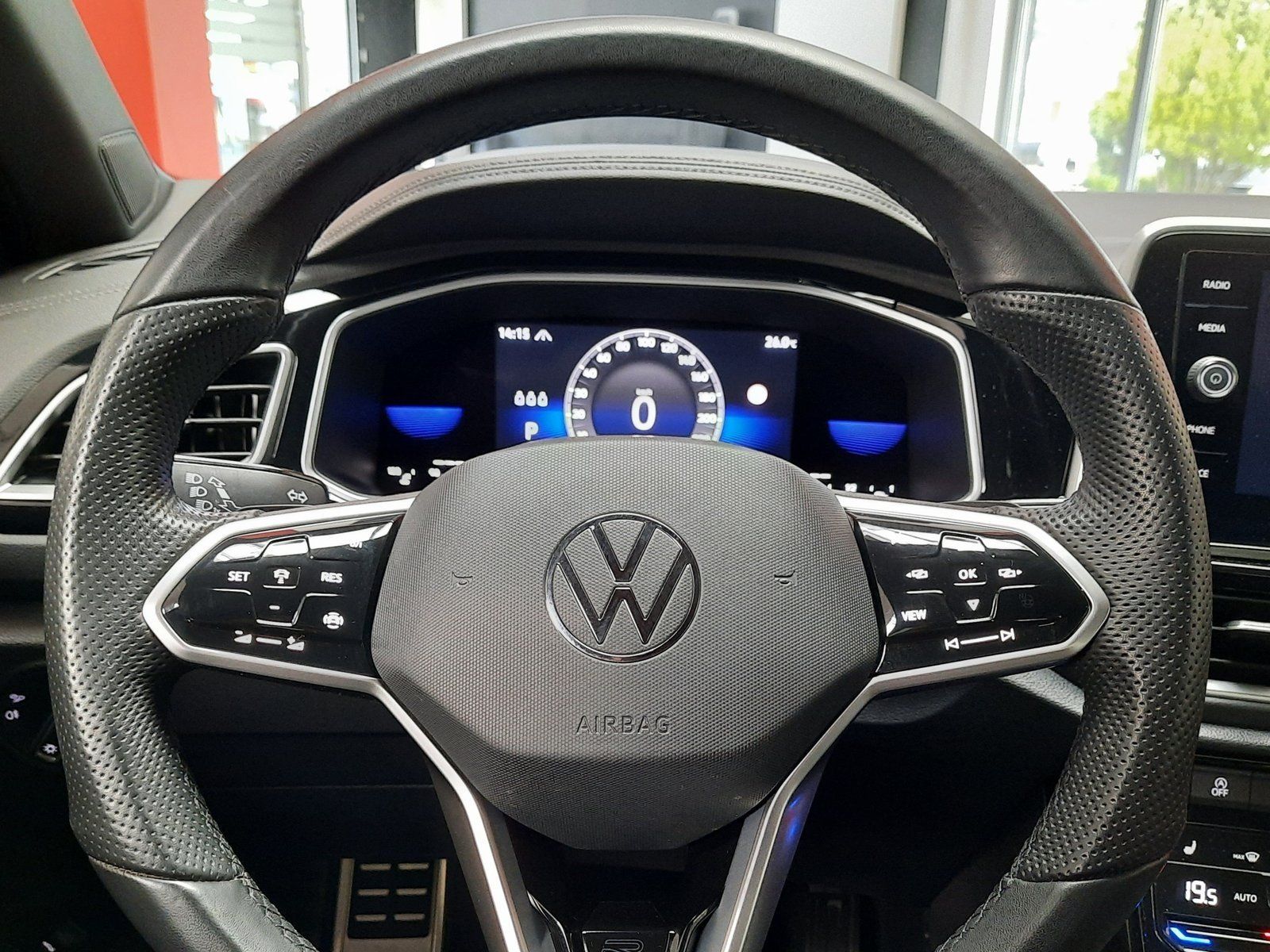 Fahrzeugabbildung Volkswagen T-Roc R-Line TSI DSG *AHK*Cam*Navi*LED*PDC*ACC*