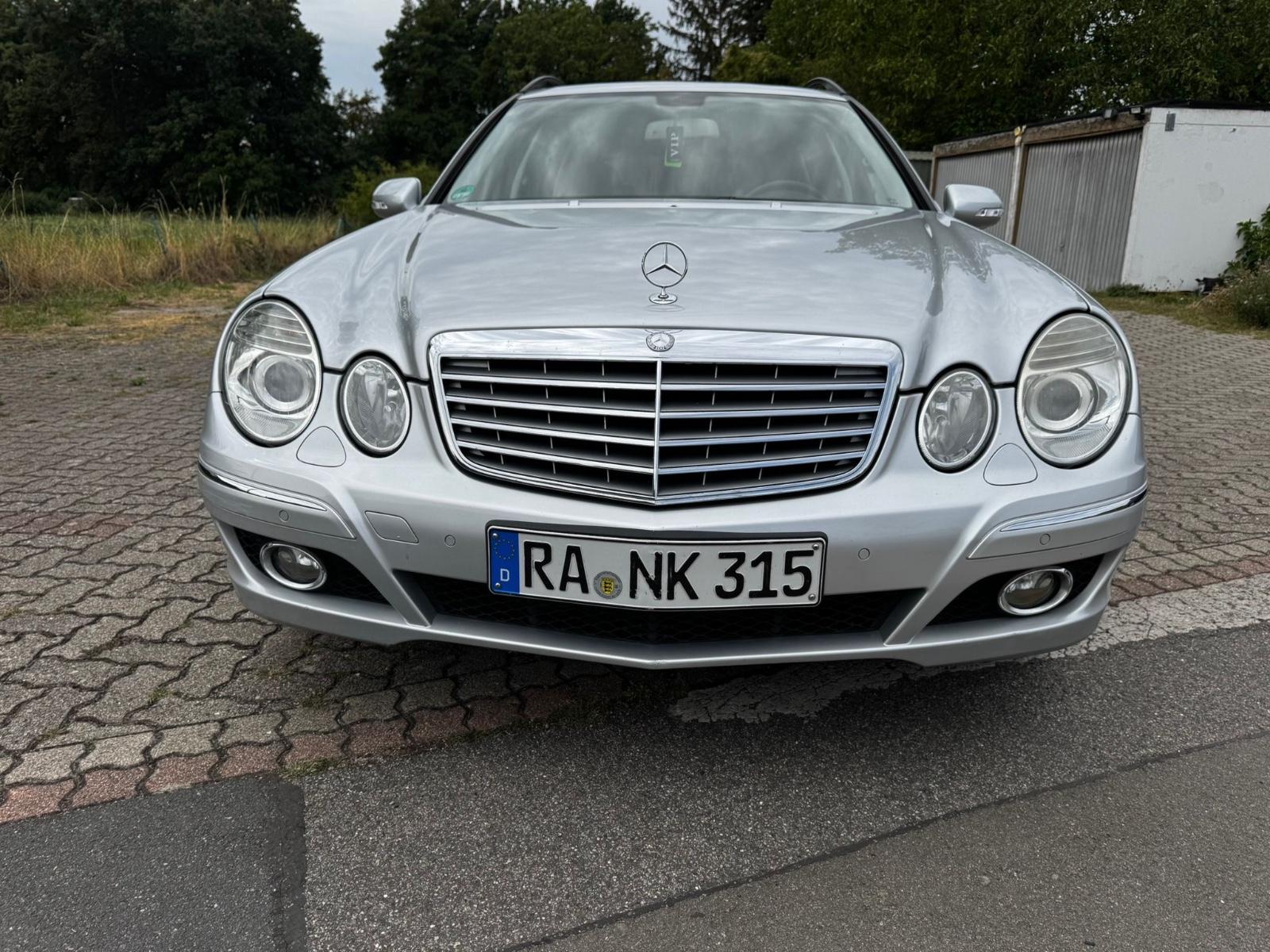 Mercedes-Benz E200 2008 — rear view