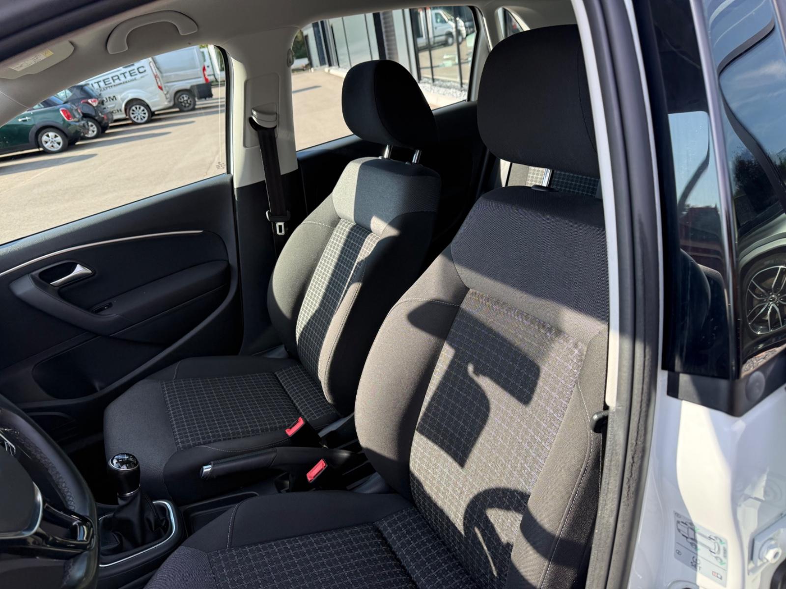 Volkswagen Polo V Comfort*KLIMA*SHZ*FSP*ALU*4SEASON*HU NEU*