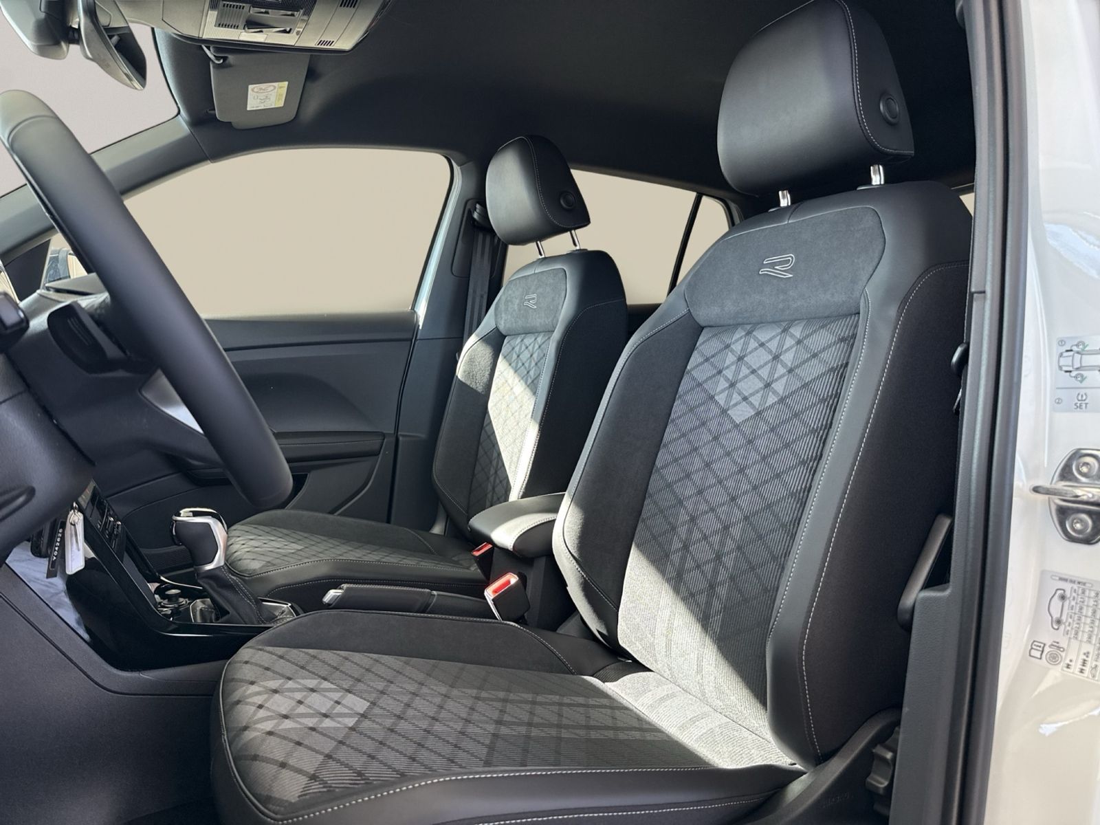 T-Cross R-Line 1.0 TSI, BlackStyle, RearView, Ma