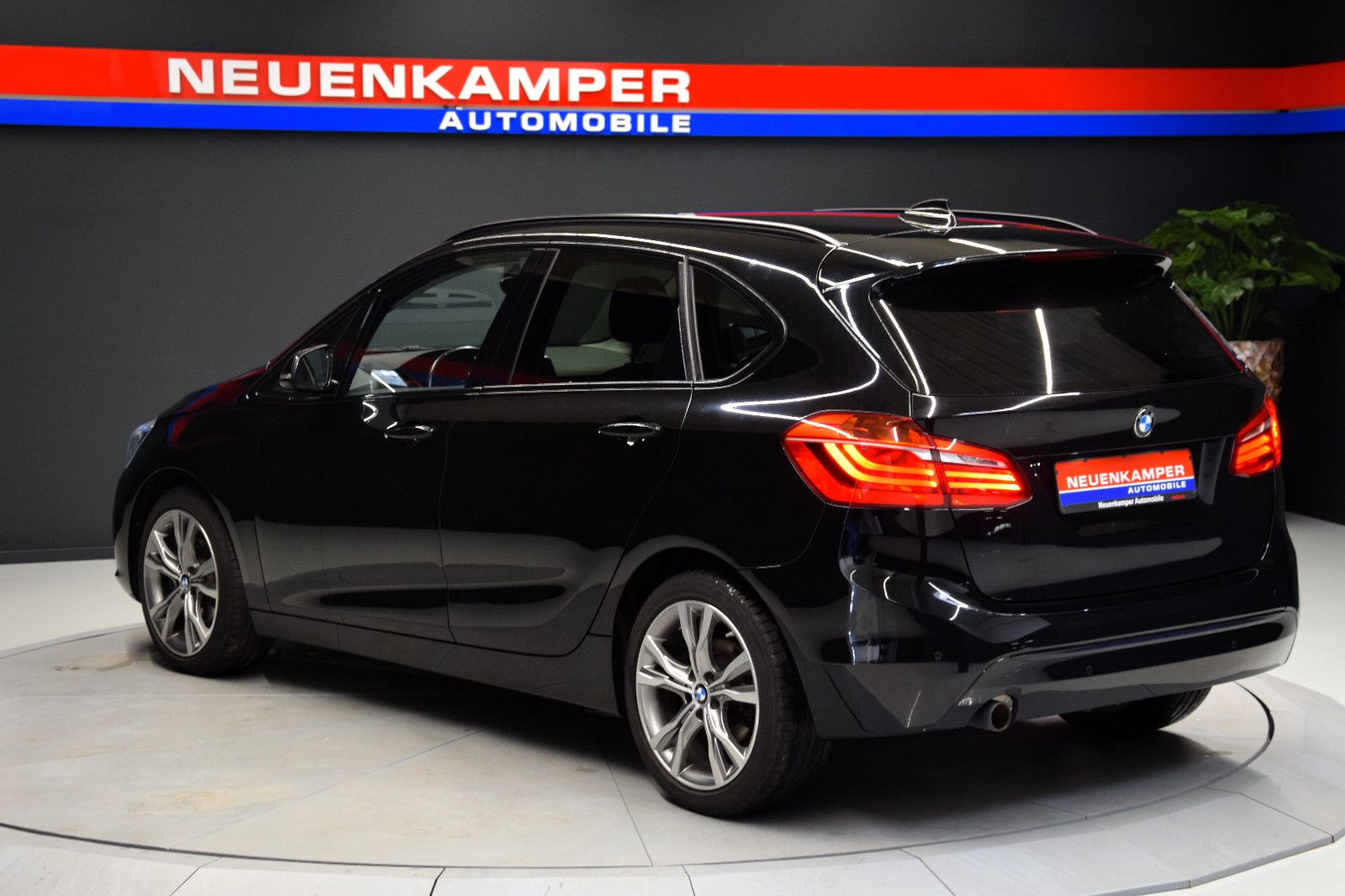 Fahrzeugabbildung BMW 218d Active Tourer LED Sitzheizung NAV Isofix