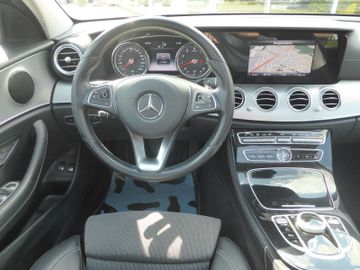 Mercedes-Benz E-Klasse E 250 T Avantgarde AHKNaviR-KamLEDG