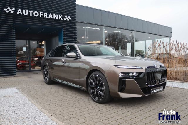 BMW 740D 4X4 / M-SPORT / 2-TONE / TV / LOUNGE / B&W