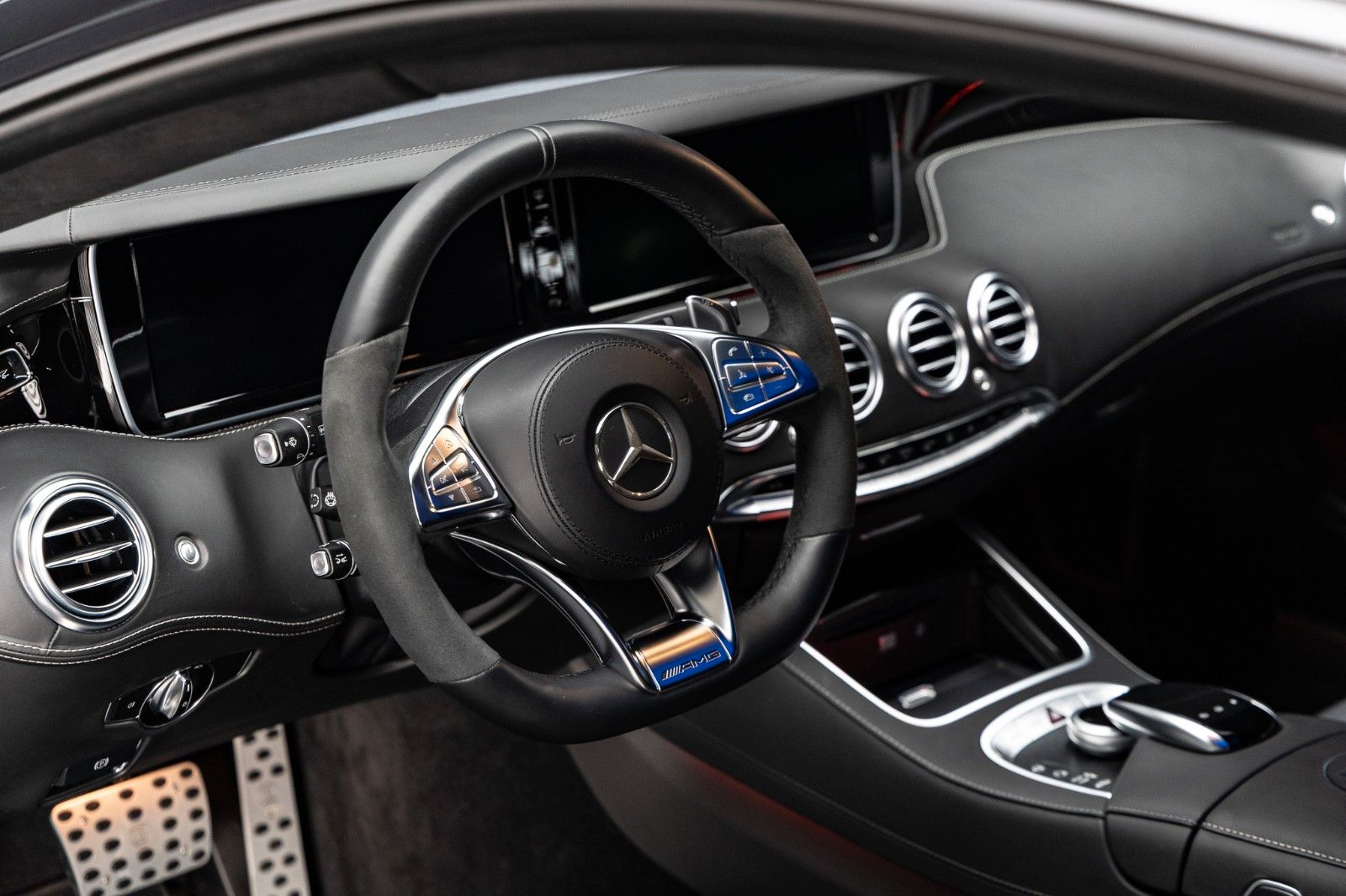 Fahrzeugabbildung Mercedes-Benz BRABUS 850 Coupé C217 + 850 PS + 15.255 km