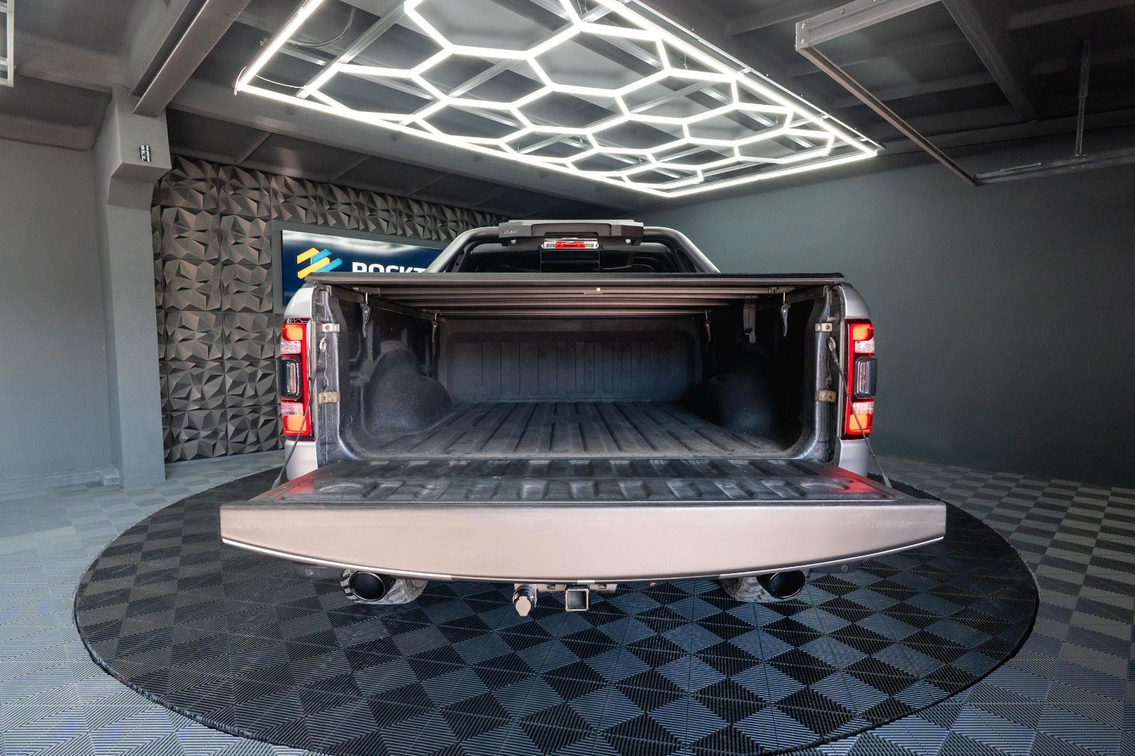Fahrzeugabbildung Dodge RAM 5.7 V8 HEMI 4x4 OFFROAD LONGBED Seilwinde 5T