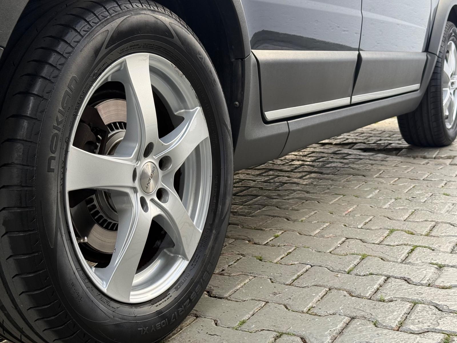 Volvo XC70 D4 163 ch Momentum • Cuir • GPS • Bi-Xénon • Webasto • Sièges enfants intégrés