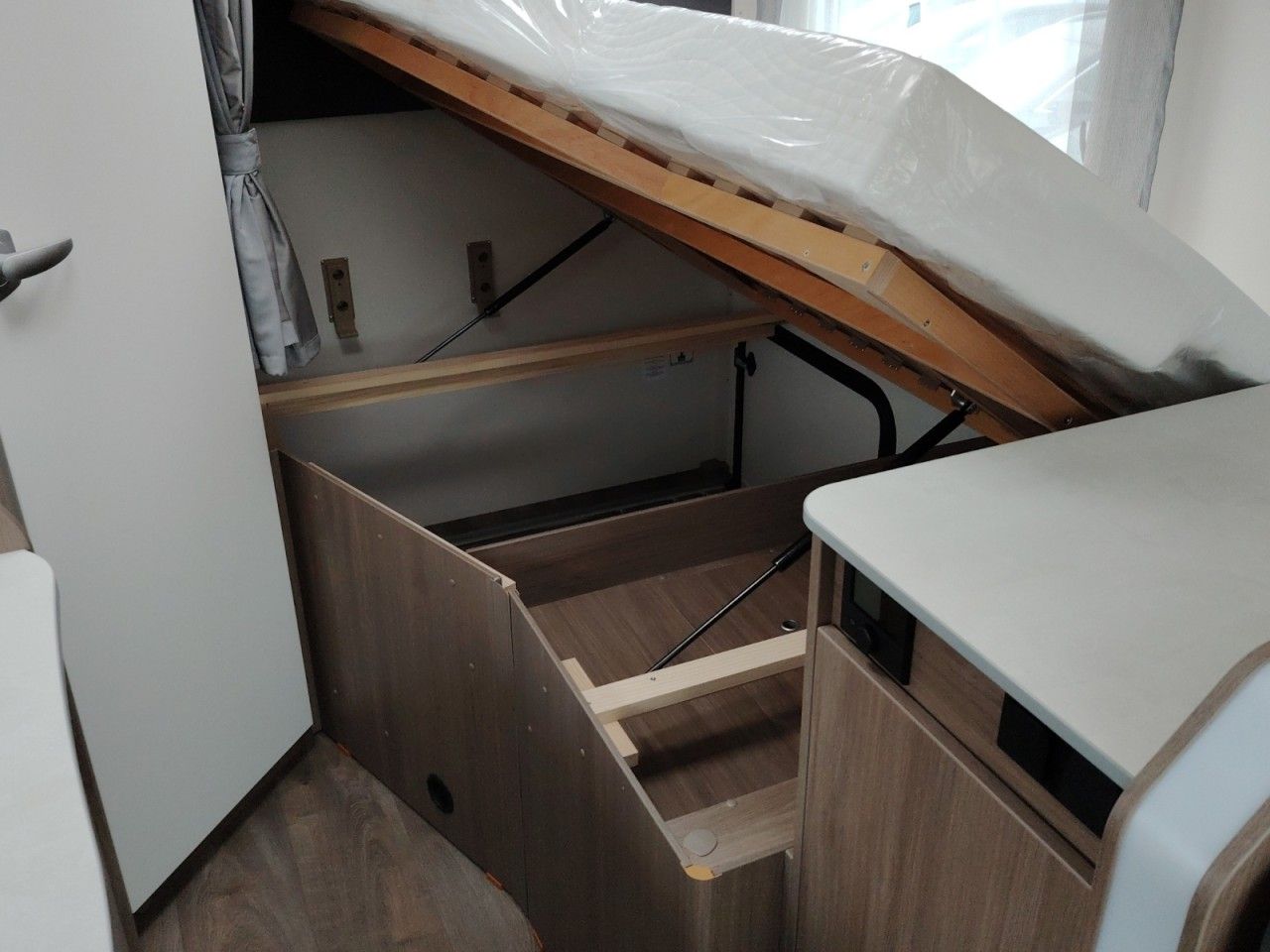 Fahrzeugabbildung Carado T135 PRO+ Markise Modell 2026