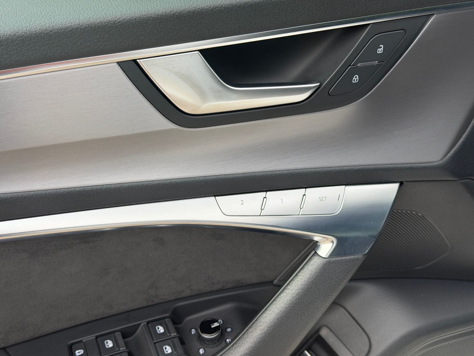 Fahrzeugabbildung Audi 55 TFSI e quattro S-Line/LEDER/Navi/LED/CarPlay/