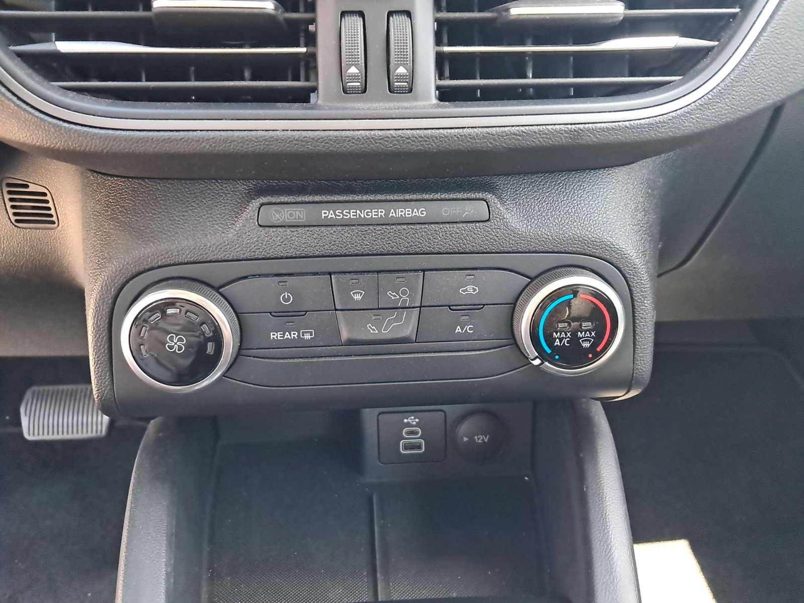Fahrzeugabbildung Ford Focus Turnier Cool & Connect