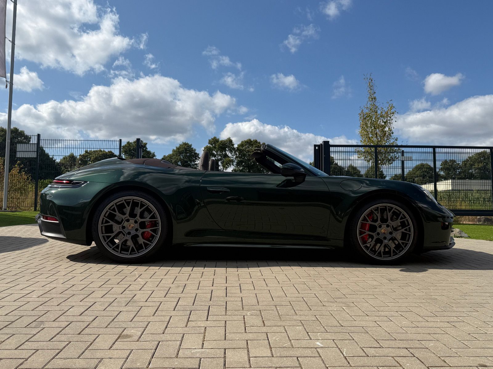 Fahrzeugabbildung Porsche 992.2/911 Carrera S Cabrio-BOSE-14Wege-LED