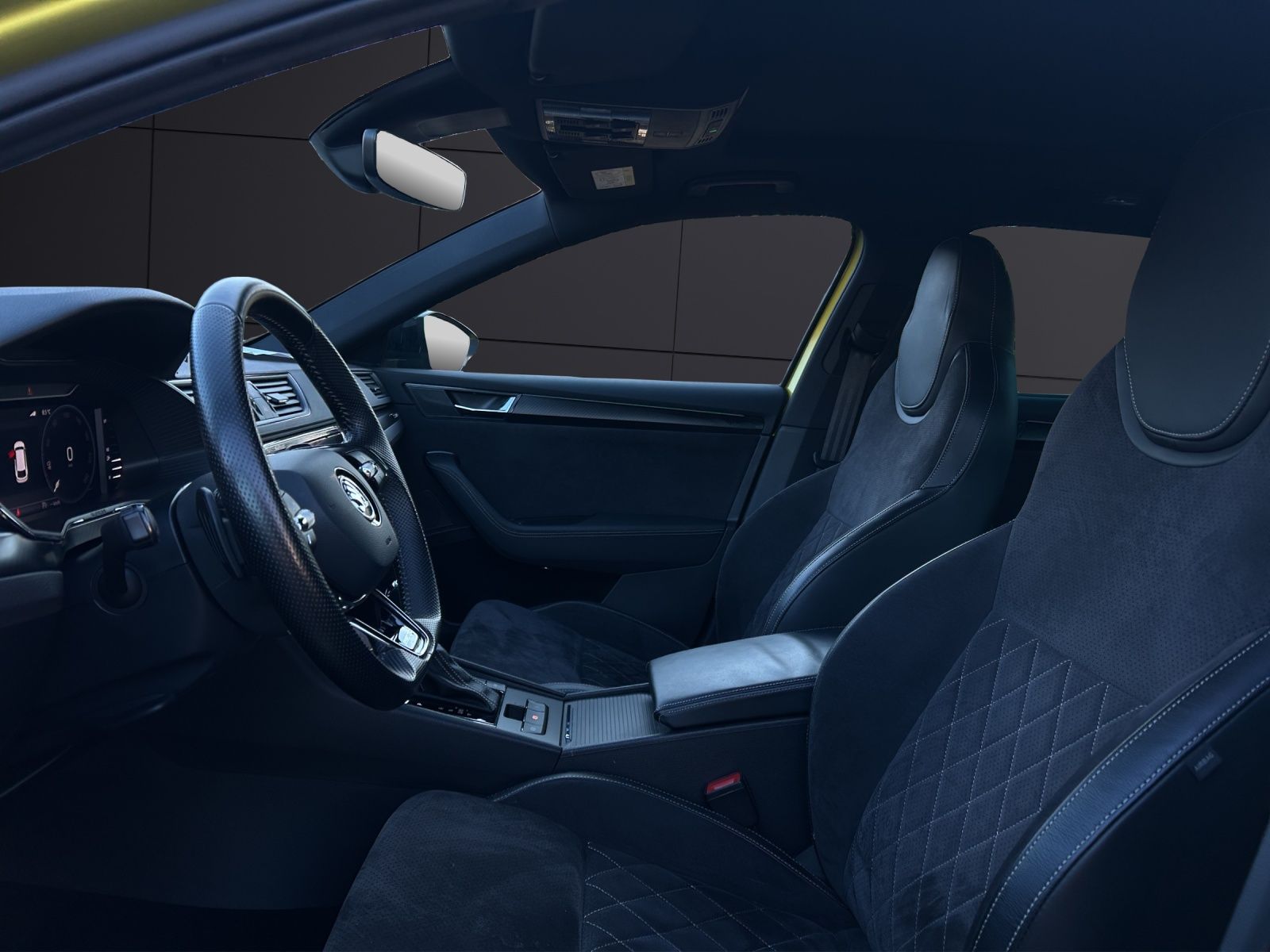 Fahrzeugabbildung SKODA Superb Combi Sportline iV Matrix STH AHK SH PANO