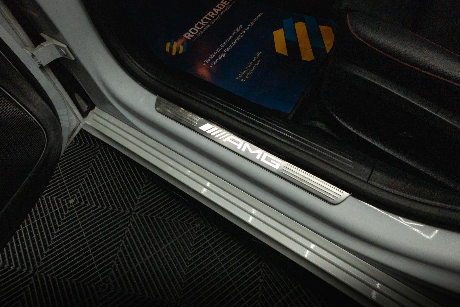 Fahrzeugabbildung Mercedes-Benz A 35 AMG 4Matic Night-Paket *Pano*LED*ACC*DAB*